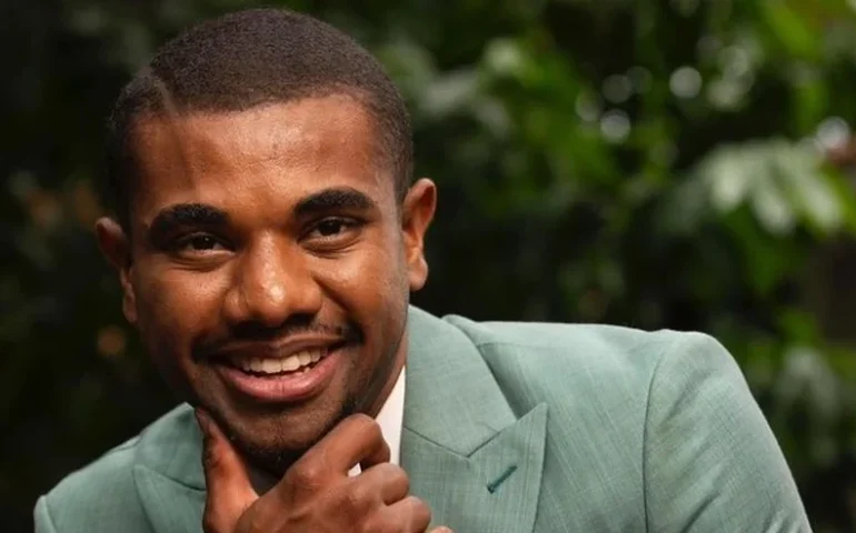 Ex-BBB Davi é criticado por vídeos em meio à catástrofe no RS