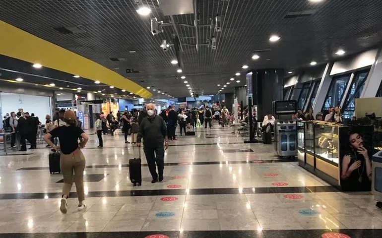 Demanda global de passageiros sobe 8,6% em agosto na comparação anual, revela Iata