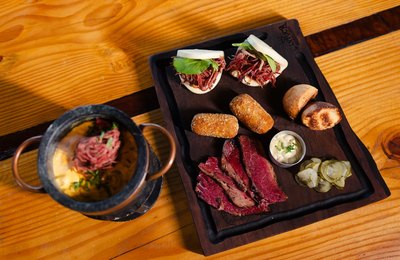 Curitiba tem quartas-feiras dedicadas ao pastrami artesanal com menu promocional