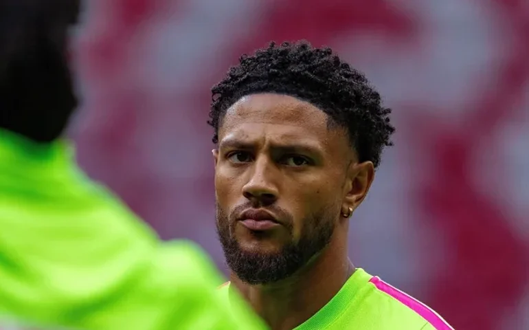Fora da Copa, goleiro Maduka Okoye vira destaque nas redes sociais