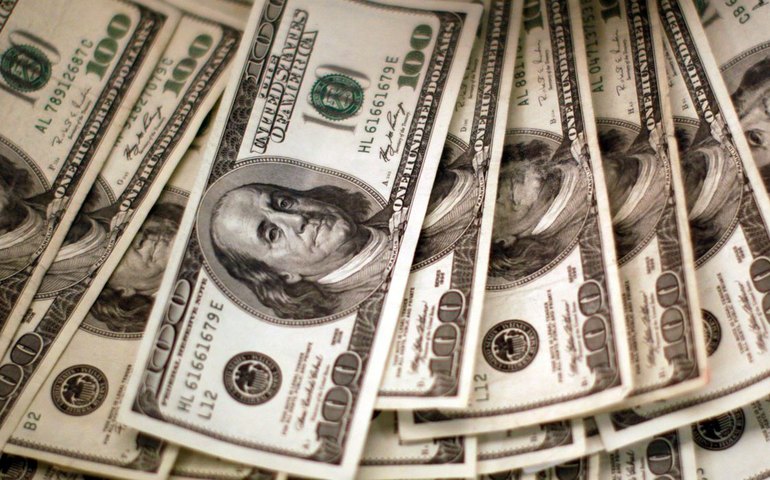 BC deve leiloar US$ 3 bilhões nesta segunda para conter altas do dólar