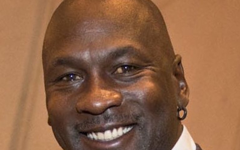Conheça a luxuosa mansão de Michael Jordan nos EUA e entenda por que ninguém quer comprá-la