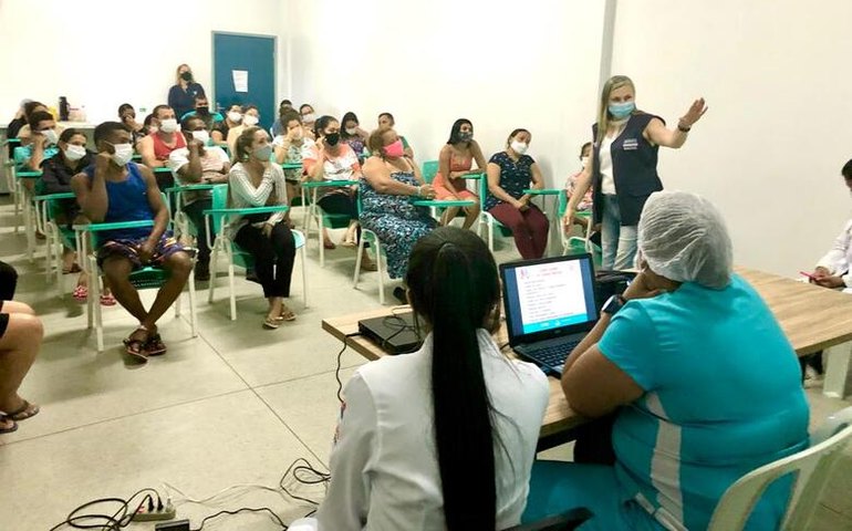 Hospital de Emergência do Agreste debate saúde mental para idosos