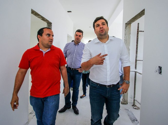 Marcelo Palmeira vistoria obras da construção de UBS da Santa Lúcia