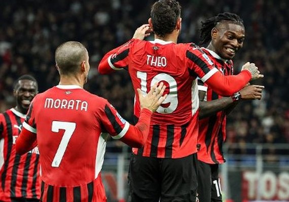 Milan embala, marca 3 gols em 5 minutos e dorme vice-líder do Italiano