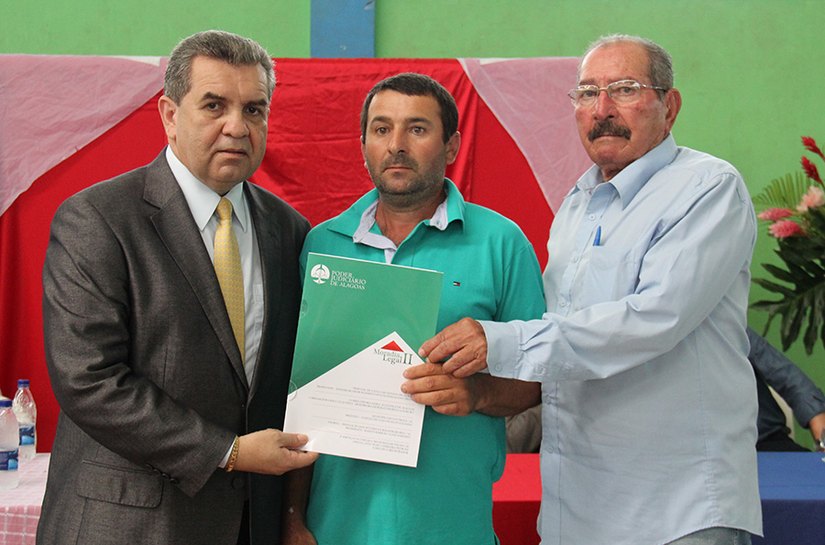 850 famílias regularizam seus imóveis em Chã Preta, Viçosa e Mar Vermelho