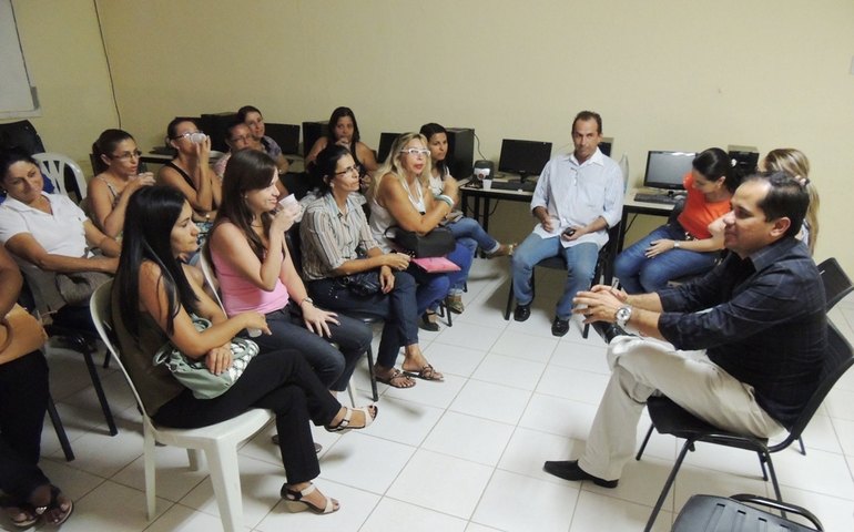 Igaci: Secretário de Saúde se reúne com servidores de nível médio