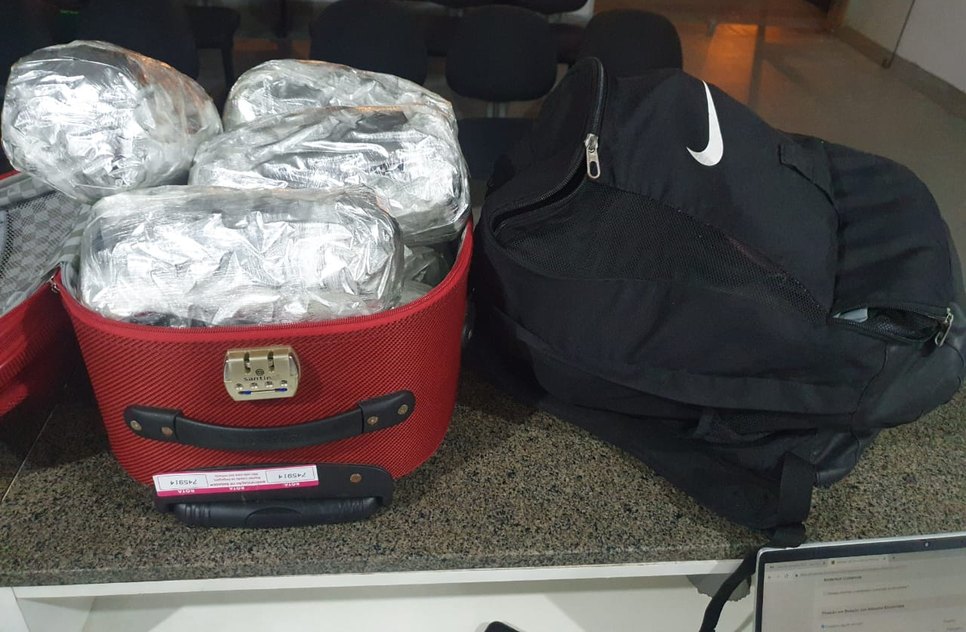 Passageiro de ônibus interestadual é preso com mala cheia de drogas no Sul Sergipano; carga foi avaliada em R$ 300 mil