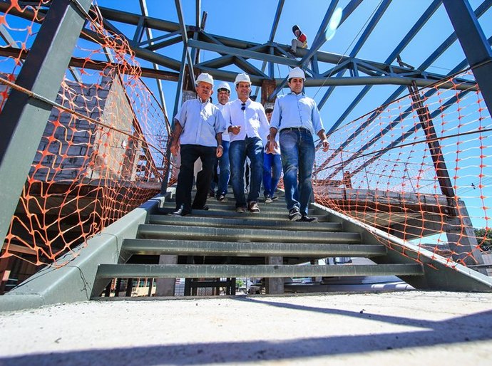 Prefeito Rui Palmeira visita obras de expansão do VLT em Maceió