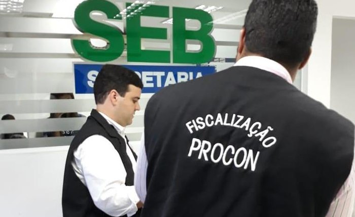 Procon Maceió fiscaliza itens solicitados em listas de materiais escolares - Foto: Assessoria