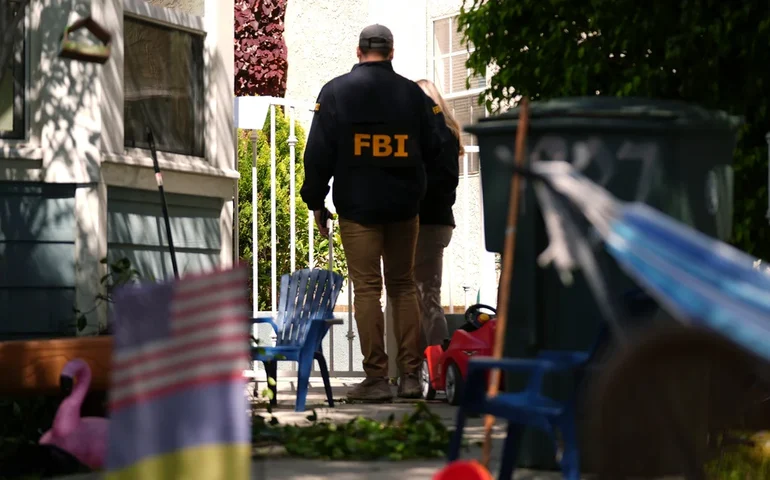 Acusado do ataque no jantar com a imprensa em Washington é um professor particular e engenheiro de computação da Califórnia