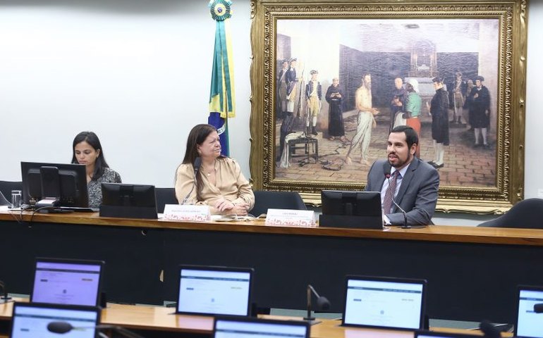 Parlamentares e especialistas divergem sobre a revogação da Lei da Alienação Parental