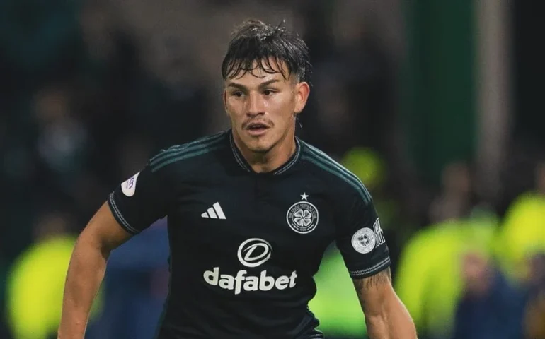 Bernabei elogia elenco do Internacional na chegada ao Brasil e fala em 'ganhar tudo'