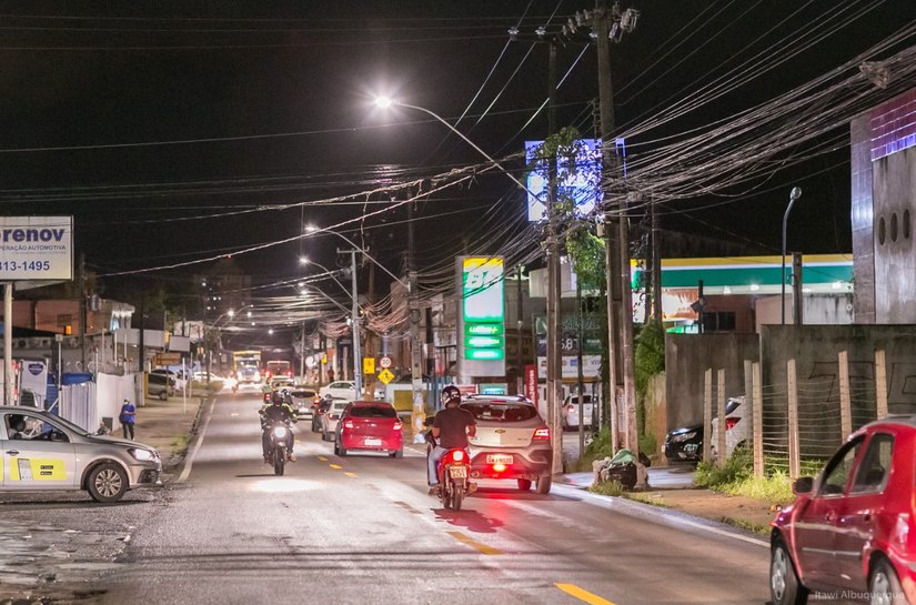 Prefeitura amplia pontos de iluminação em mais quatro grotas e no Feitosa