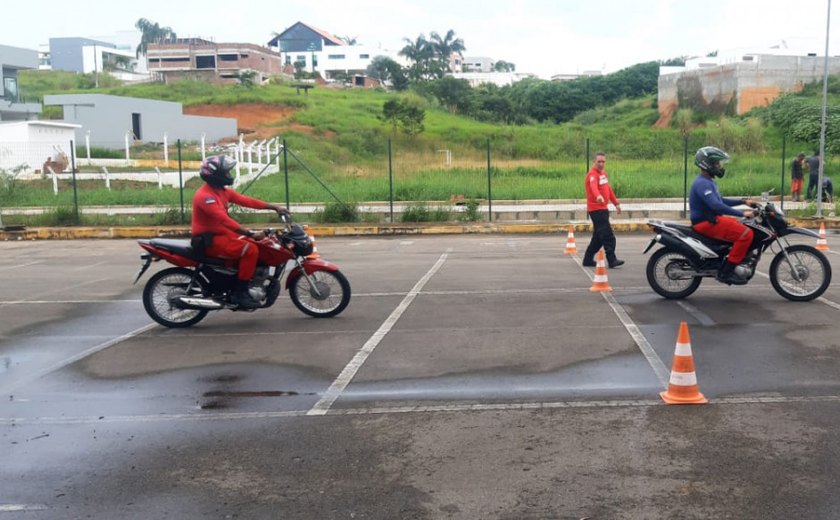 Programa Moto Amiga realiza cursos de Pilotagem Defensiva em Alagoas