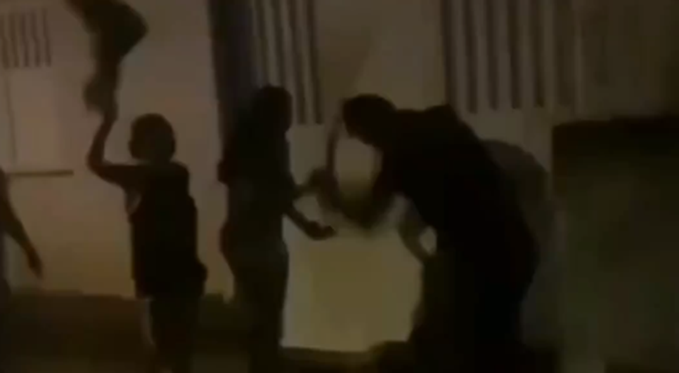 Policial é filmado agredindo homem durante abordagem em Riachão do Dantas; corporação alega desacato