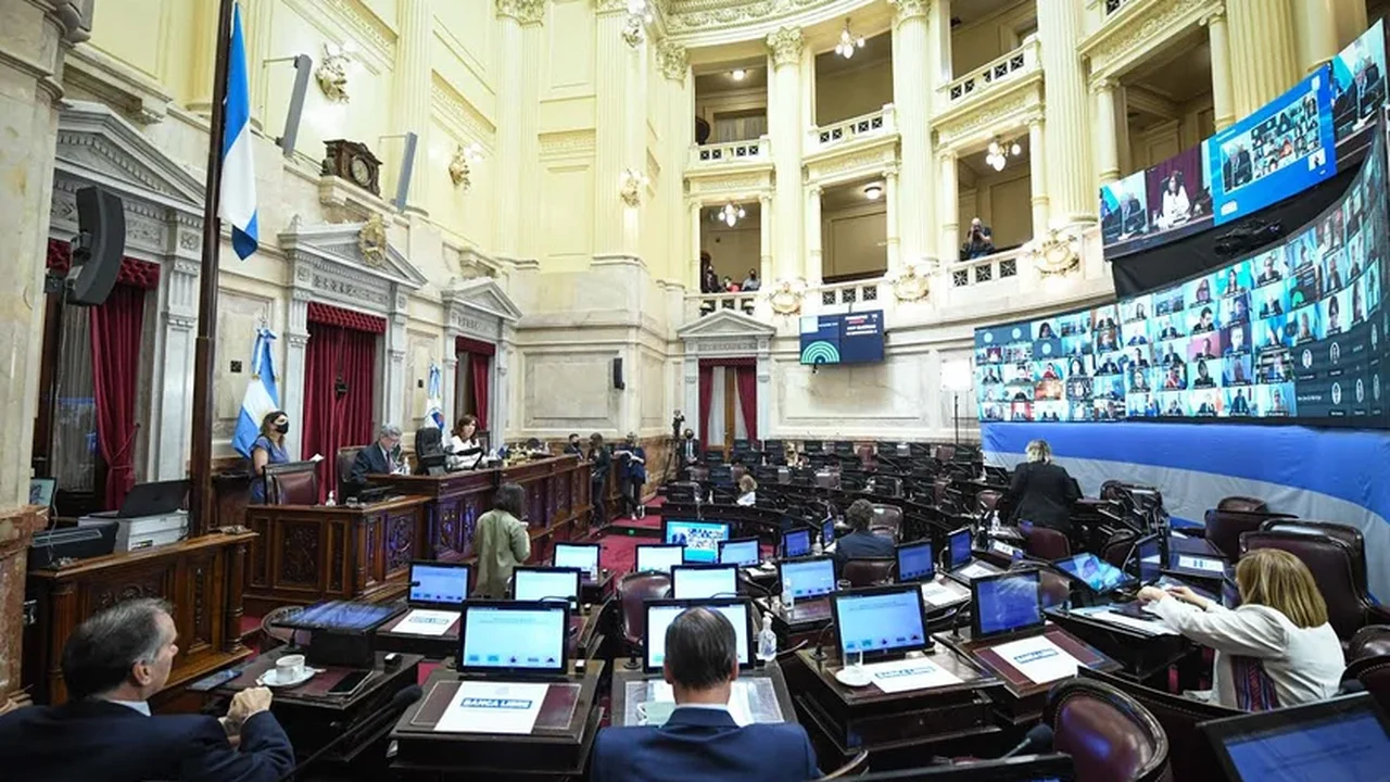 Dezenas de caixas com propaganda nazista são descobertas em porão da Suprema Corte argentina