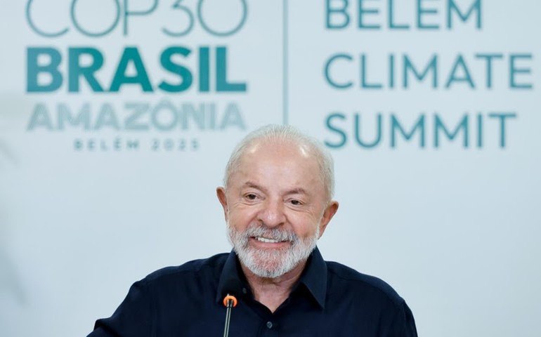 Lula comemora aprovação da isenção do IR para quem ganha até R$ 5 mil