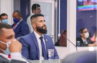 Câmara aprova criação de Galeria Lilás para homenagear mulheres que atuaram no parlamento