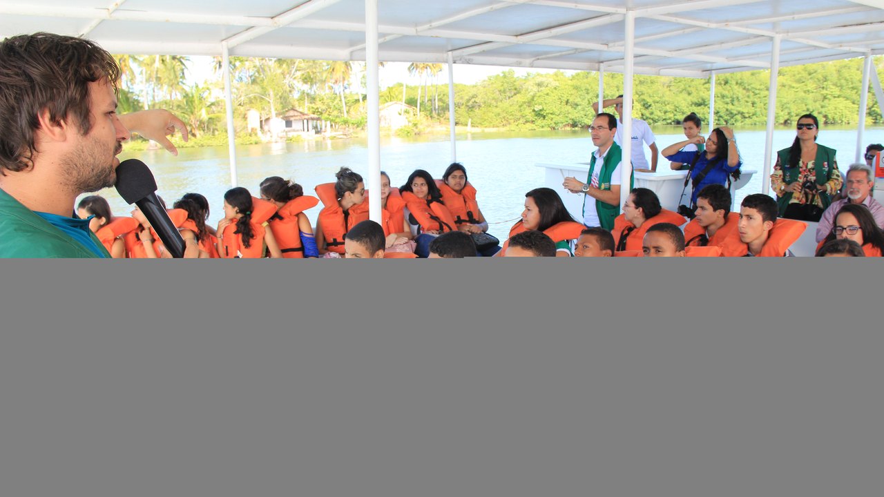 Barco-escola do IMA recebe alunos de Palmeira do Índios