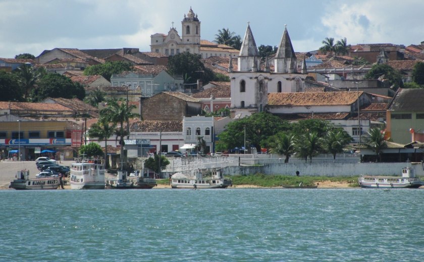 Polícia Civil faz busca para localizar mulher grávida suspeita de homicídio em Penedo