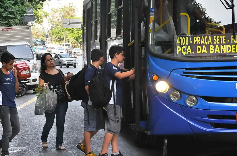 Volume de serviços recua 0,6% em outubro, revela IBGE