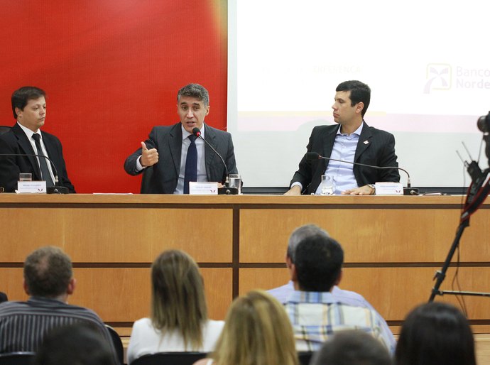 BNB apresenta soluções de negócios para municípios em reunião na AMA