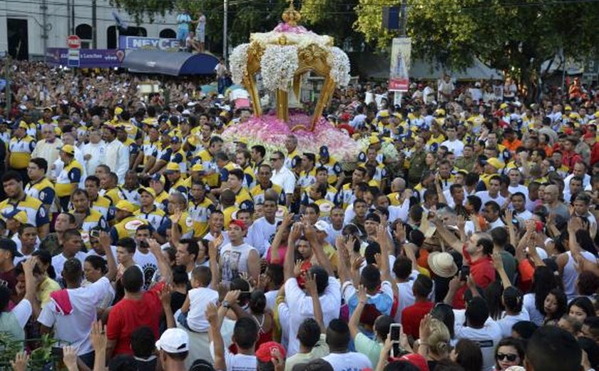 Círio de Nazaré leva 2 milhões de fiéis às ruas de Belém
