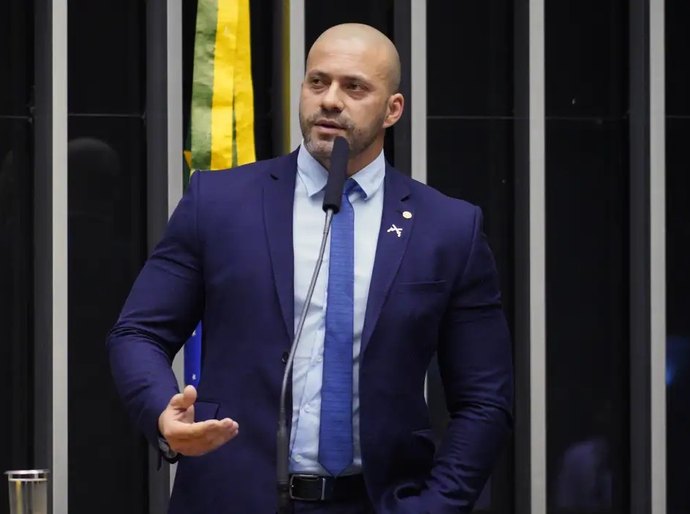 Alexandre de Moraes determina que Daniel Silveira seja submetido a perícia médica