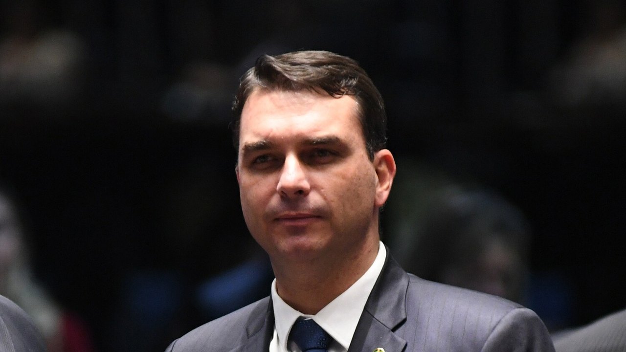 TJ do Rio rejeita denúncia contra Flávio Bolsonaro no caso das rachadinhas