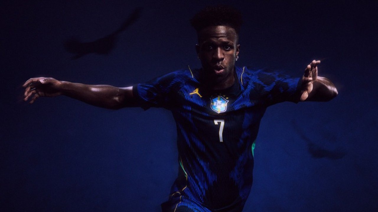 CBF apresenta nova camisa azul da seleção brasileira para a Copa do Mundo