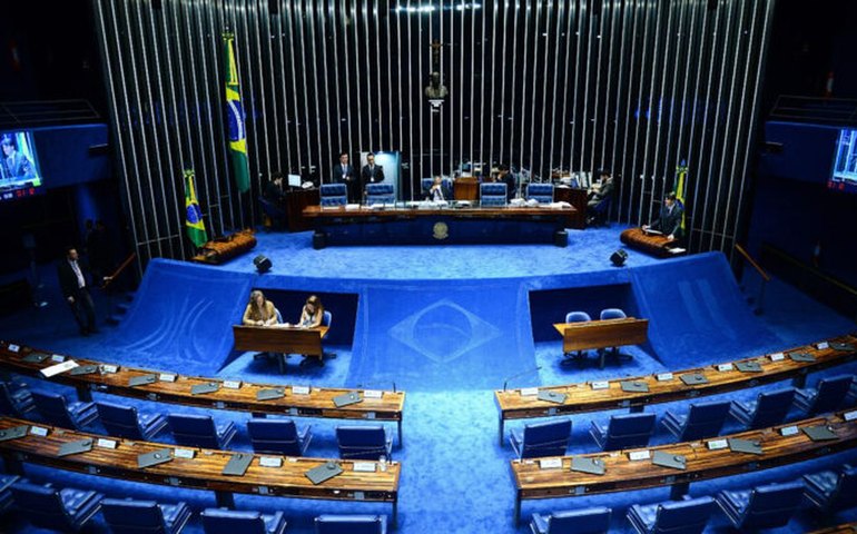 Em manifesto, senadores defendem Lava Jato e criticam decisões de Aras