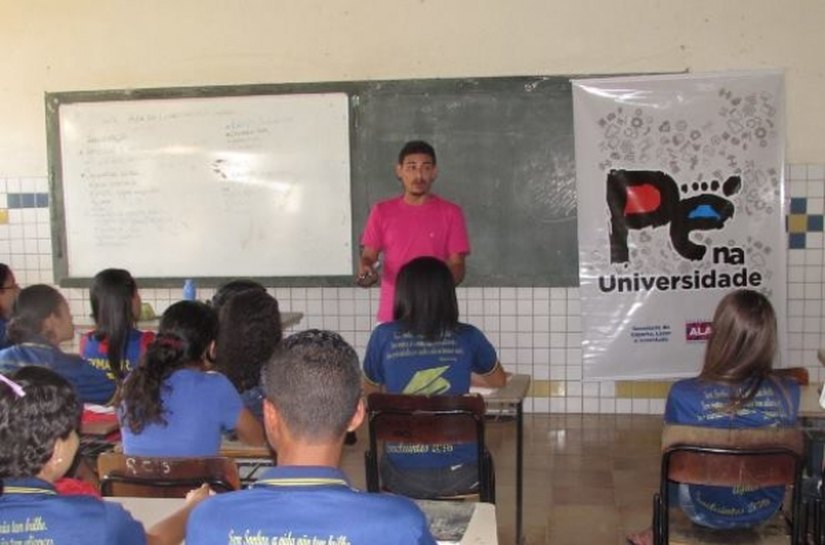 ‘Pé Na Universidade’ beneficia alunos das cidades de Chã Preta e Viçosa