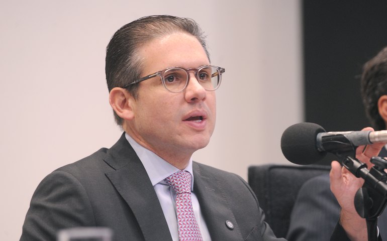 'Não tem o que explicar, está lá o resultado da votação', diz Motta sobre IOF