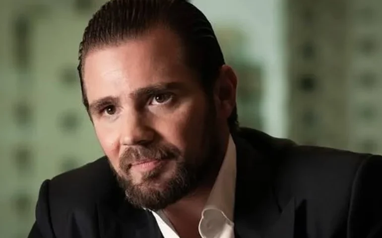 Presidente do Banco Master deixa sede do BC sem falar com imprensa após reunião com Galípolo