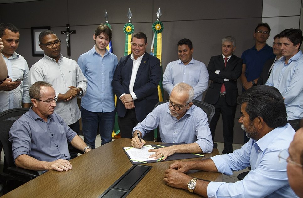 Edvaldo Nogueira transmite cargo para Nitinho / Foto: Marco Vieira/PMA