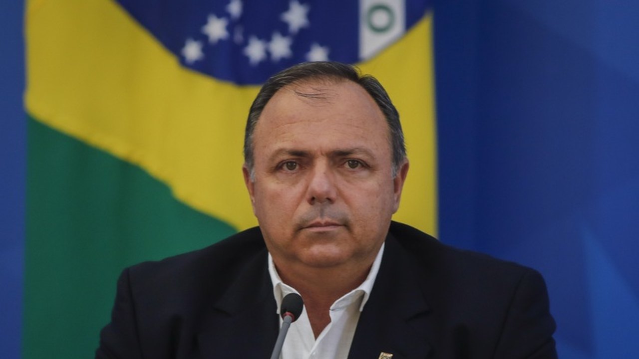 Exército cumpre ordem do governo e tira sigilo de processo de Pazuello
