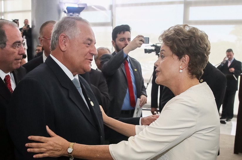 Carimbão participa da assinatura da portaria que define processo de migração das rádios AM para FM