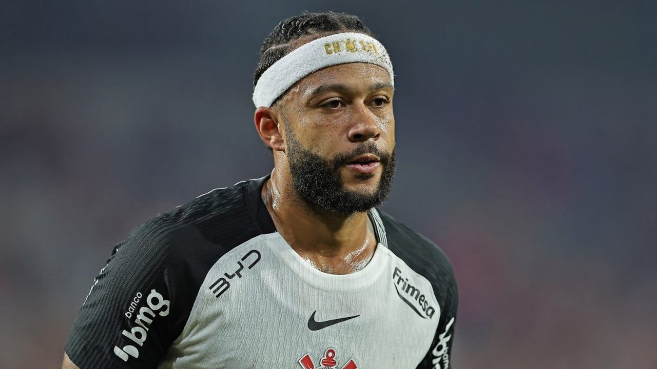 Números de Memphis Depay acendem alerta no Corinthians
