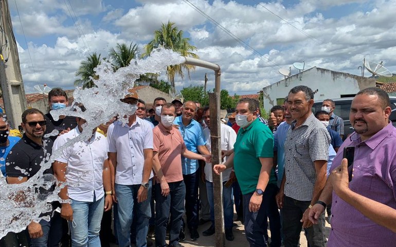 Deputado Sérgio Toledo participa da inauguração de adutora e rede de distribuição de água em Tapera