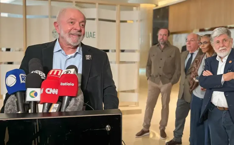 Orientei ministério para tratar com respeito venezuelanos que estão vindo ao Brasil, diz Lula