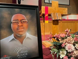 Família processa por morte em presídio no Kansas após policial supostamente ajoelhar sobre as costas de detento