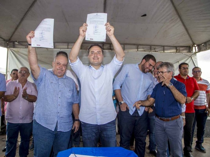 Renan Filho lança obra que vai duplicar a oferta de água à população de Messias