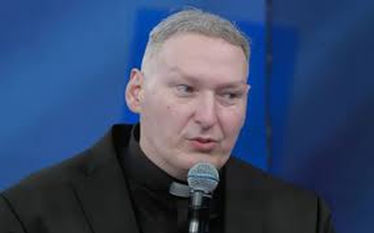 Padre Marcelo Rossi mostra antes e depois de cura da depressão