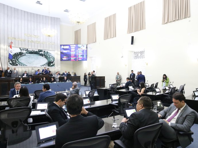 Durante sessão na ALE, parlamentares aprovam PLDO e Legislativo entra em recesso