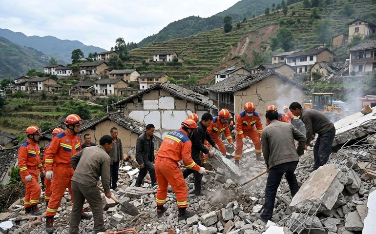 Terremoto de magnitude 5,2 provoca destruição e mobiliza resgate na China