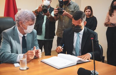 Arapiraca continua bem representada na gestão estadual, afirma Severino Pessoa durante posse de novo secretário  