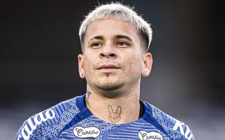 Soteldo sente dores na perna direita e desfalca Santos na estreia do Brasileiro contra o Vasco