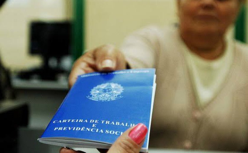 Maceió lança programa de empregos para pessoas acima dos 40 anos; veja como vai funcionar