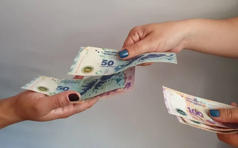 Argentina intervém no câmbio pelo 3º dia e já vendeu mais de US$ 300 milhões, estima mercado